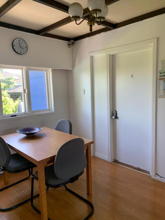 Vancouver Backpacker House - 10 Min Walk To Metrotown Skytrain Station بورنبي المظهر الخارجي الصورة