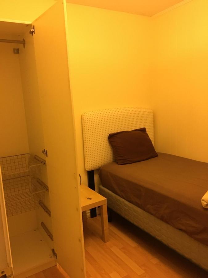 Vancouver Backpacker House - 10 Min Walk To Metrotown Skytrain Station بورنبي المظهر الخارجي الصورة