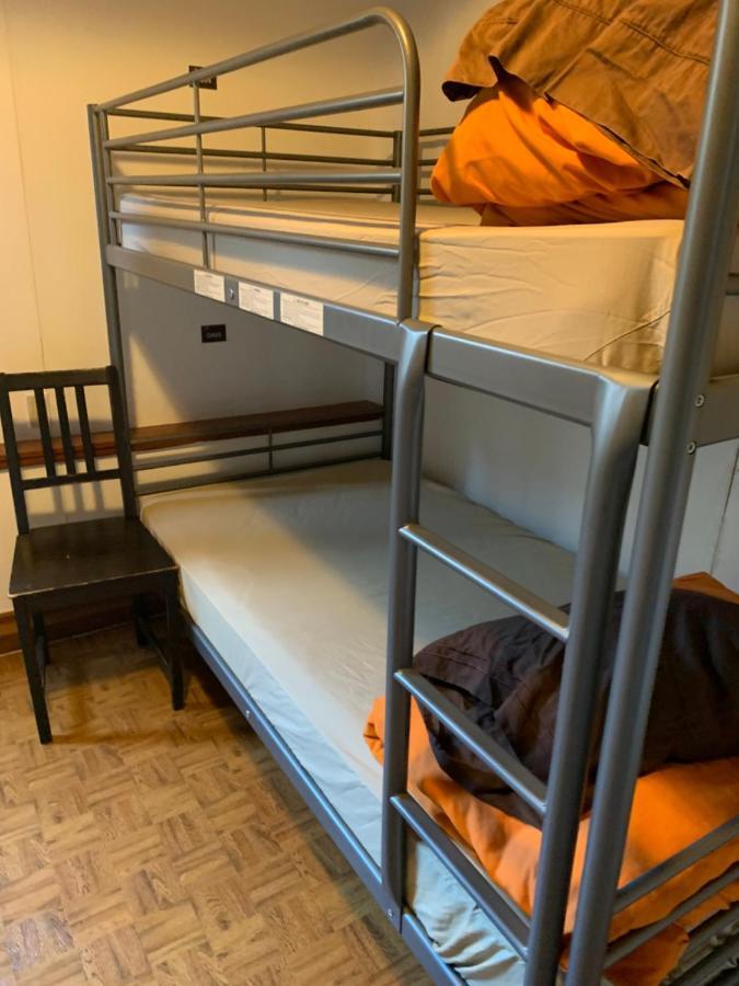 Vancouver Backpacker House - 10 Min Walk To Metrotown Skytrain Station بورنبي المظهر الخارجي الصورة