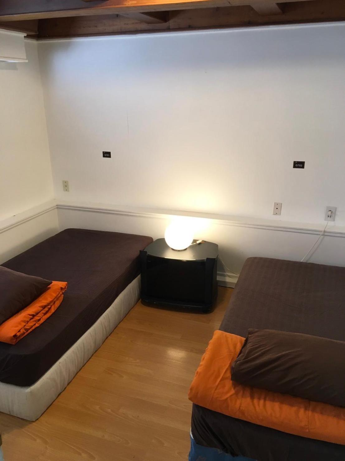 Vancouver Backpacker House - 10 Min Walk To Metrotown Skytrain Station بورنبي المظهر الخارجي الصورة