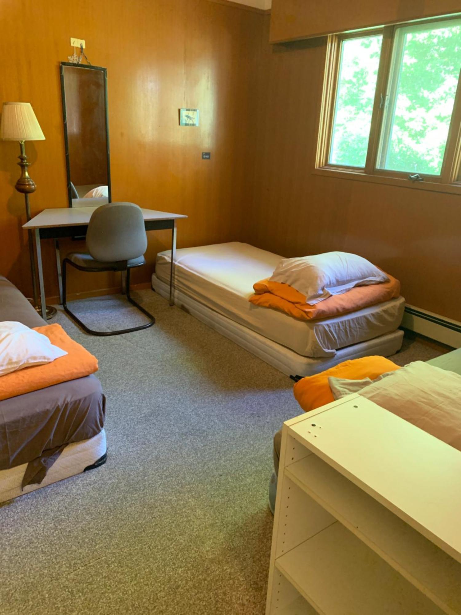 Vancouver Backpacker House - 10 Min Walk To Metrotown Skytrain Station بورنبي المظهر الخارجي الصورة