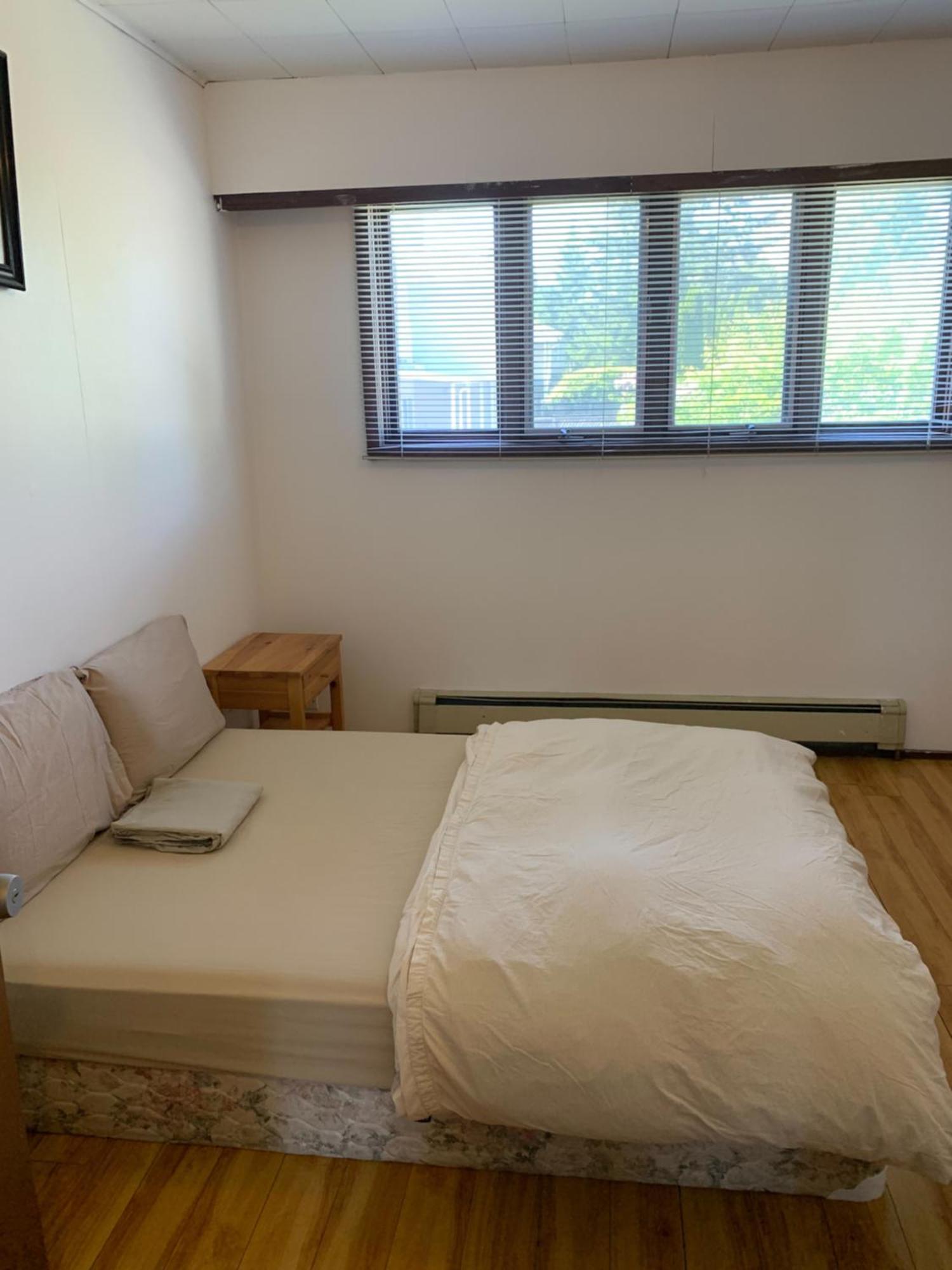 Vancouver Backpacker House - 10 Min Walk To Metrotown Skytrain Station بورنبي المظهر الخارجي الصورة